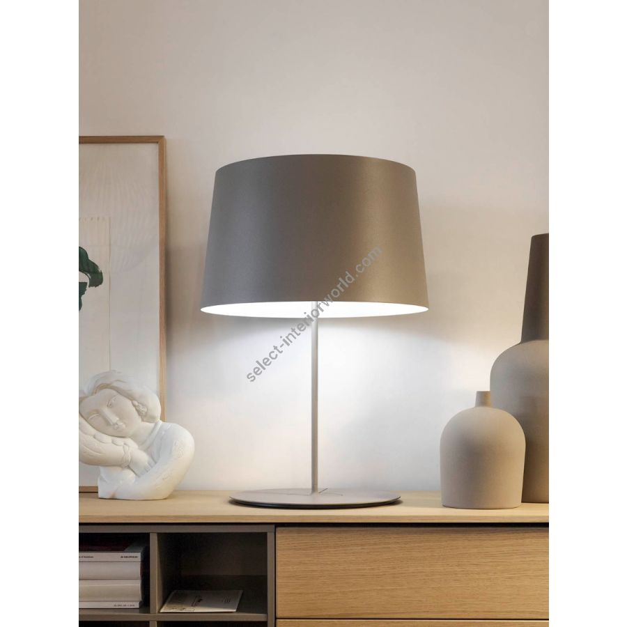 Table lamp / Beige D1 finish / Aluminium Shade / Size (HxWxD) cm.: 59 x 42 x 42